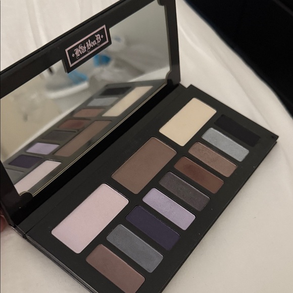 Kat Von D Interstellar Palette in Black and Pink - Picture 4 of 6